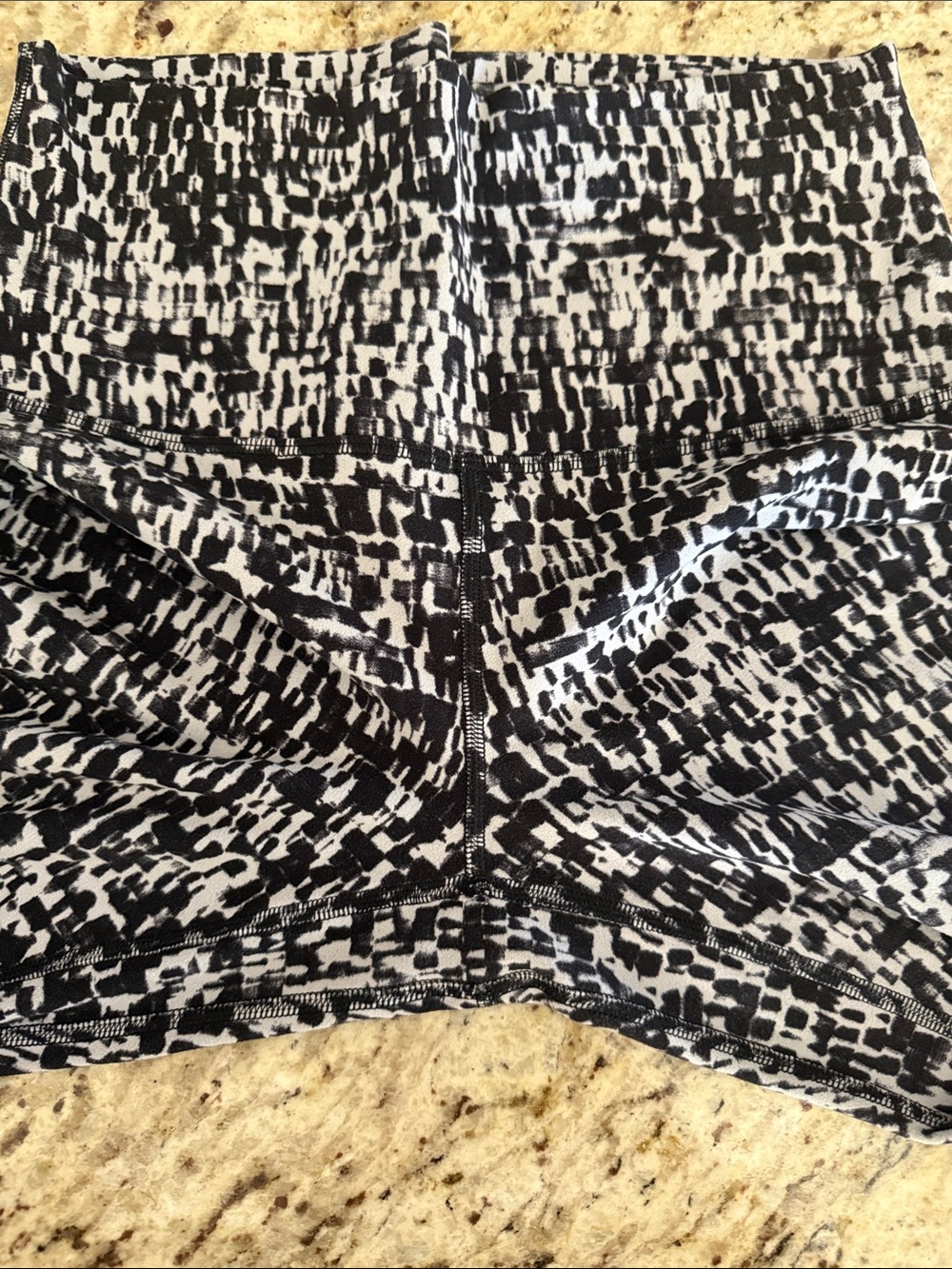 lululemon Align High-Rise Utopia Multi Black & White Pixel-Print Leggings Sz 6 - Picture 7 of 10